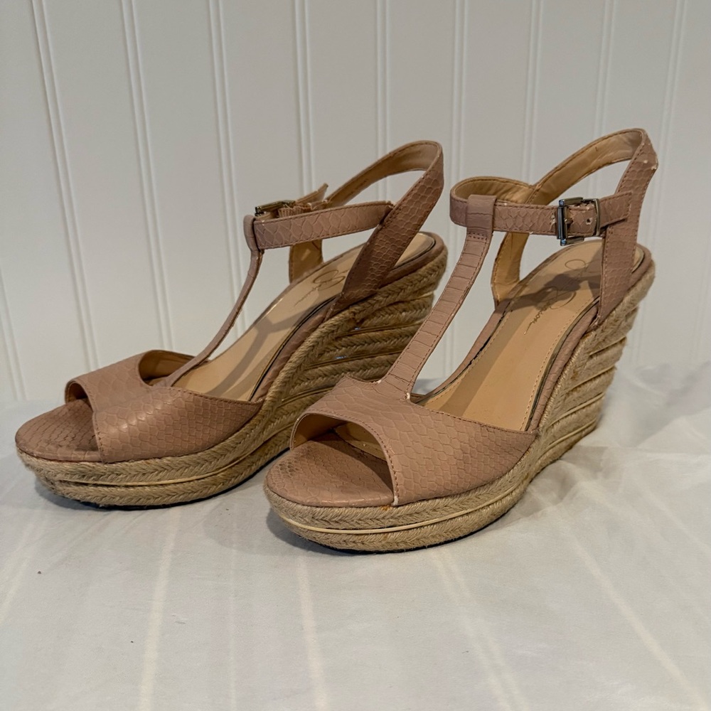 Beige/pink undertones wedge weave with gorgeous gold accents #jessicaSimpson
